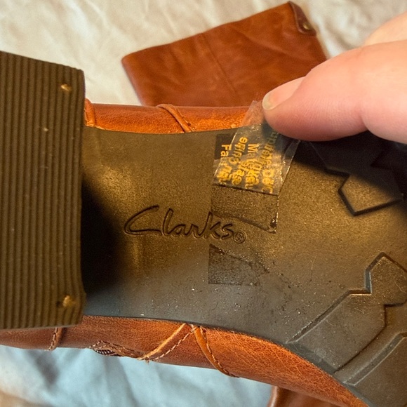 NWOT Clarks Brown Heeled Boots Size 9.5 - Picture 2 of 15